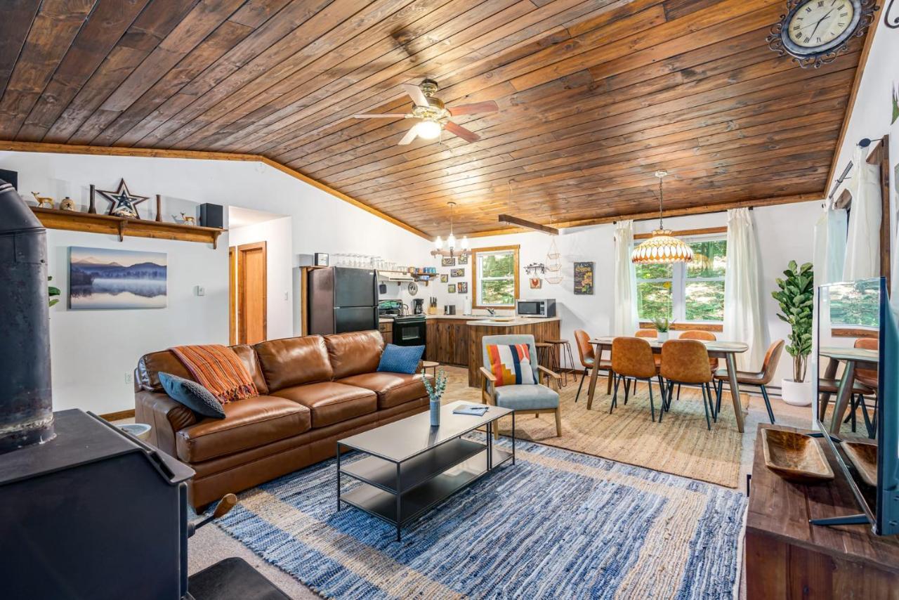 Secluded W Hot Tub, Fire Pit, Deck & Updated Wifi Great Cacapon Exteriör bild