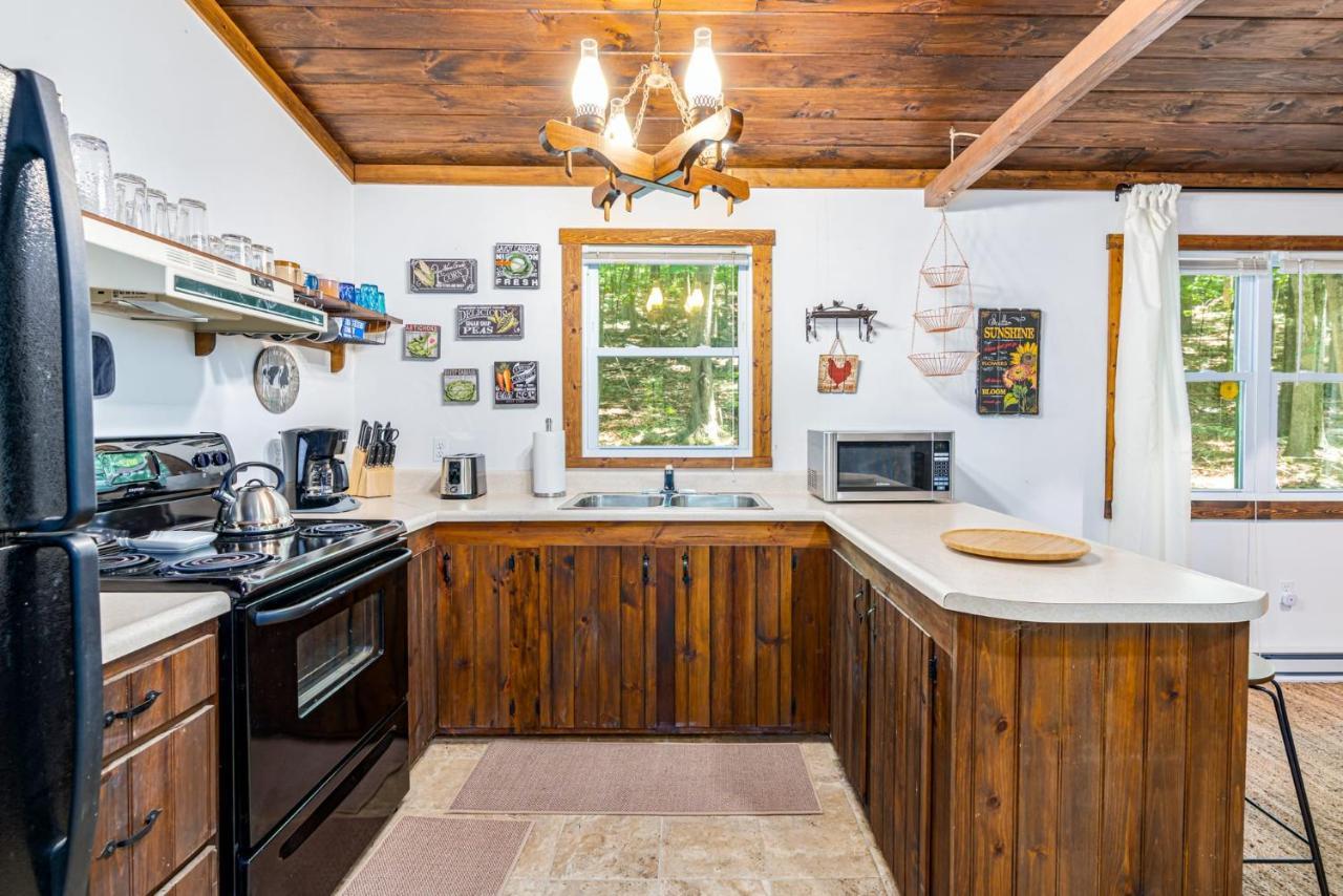 Secluded W Hot Tub, Fire Pit, Deck & Updated Wifi Great Cacapon Exteriör bild