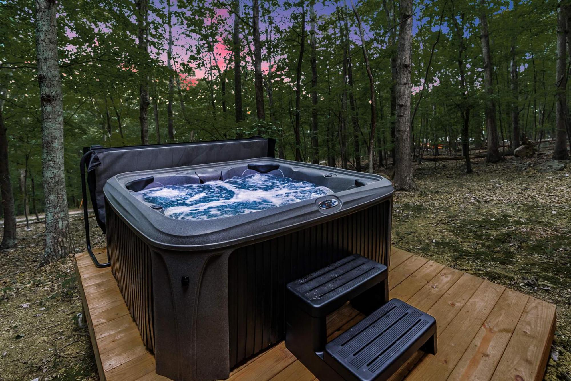 Secluded W Hot Tub, Fire Pit, Deck & Updated Wifi Great Cacapon Exteriör bild