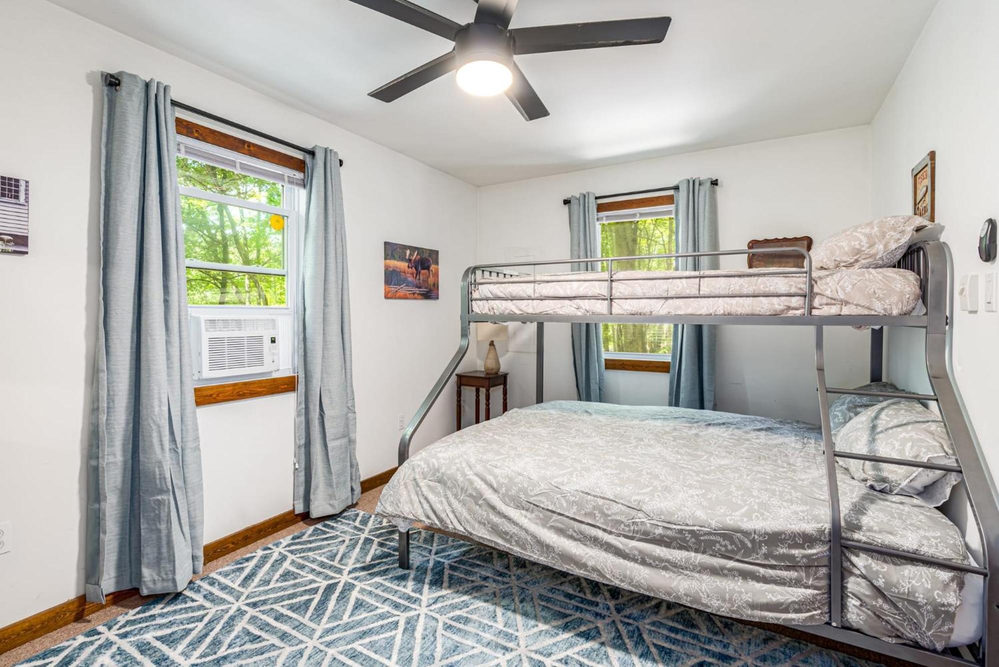 Secluded W Hot Tub, Fire Pit, Deck & Updated Wifi Great Cacapon Exteriör bild
