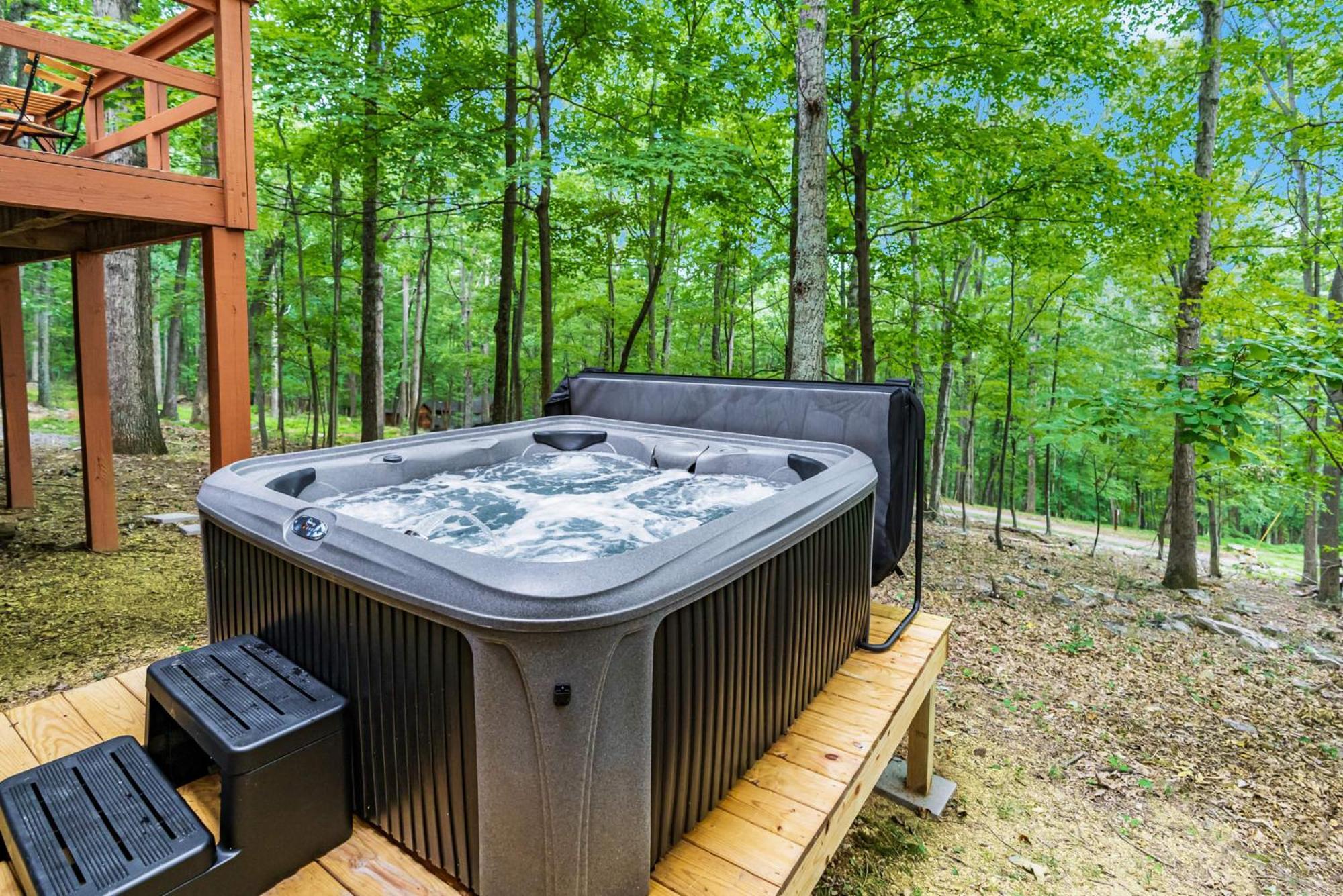 Secluded W Hot Tub, Fire Pit, Deck & Updated Wifi Great Cacapon Exteriör bild