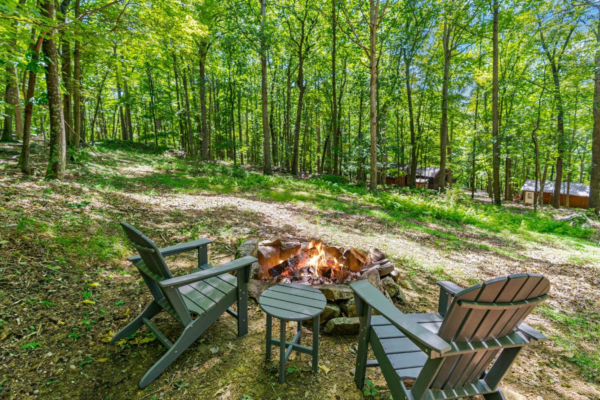 Secluded W Hot Tub, Fire Pit, Deck & Updated Wifi Great Cacapon Exteriör bild